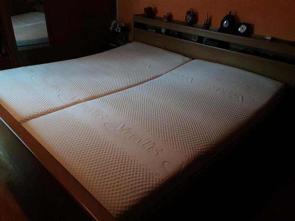 Doppelbett mit Rückvand 200x200 cm Groß  400€ in Ismaning