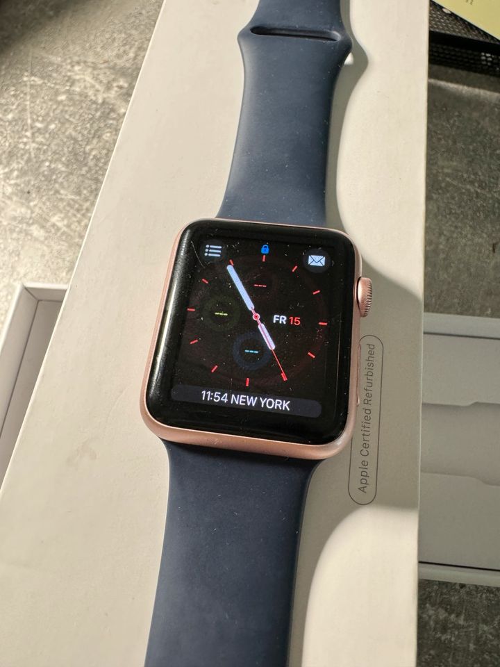 Apple Watch Roségold 42mm in Hamburg