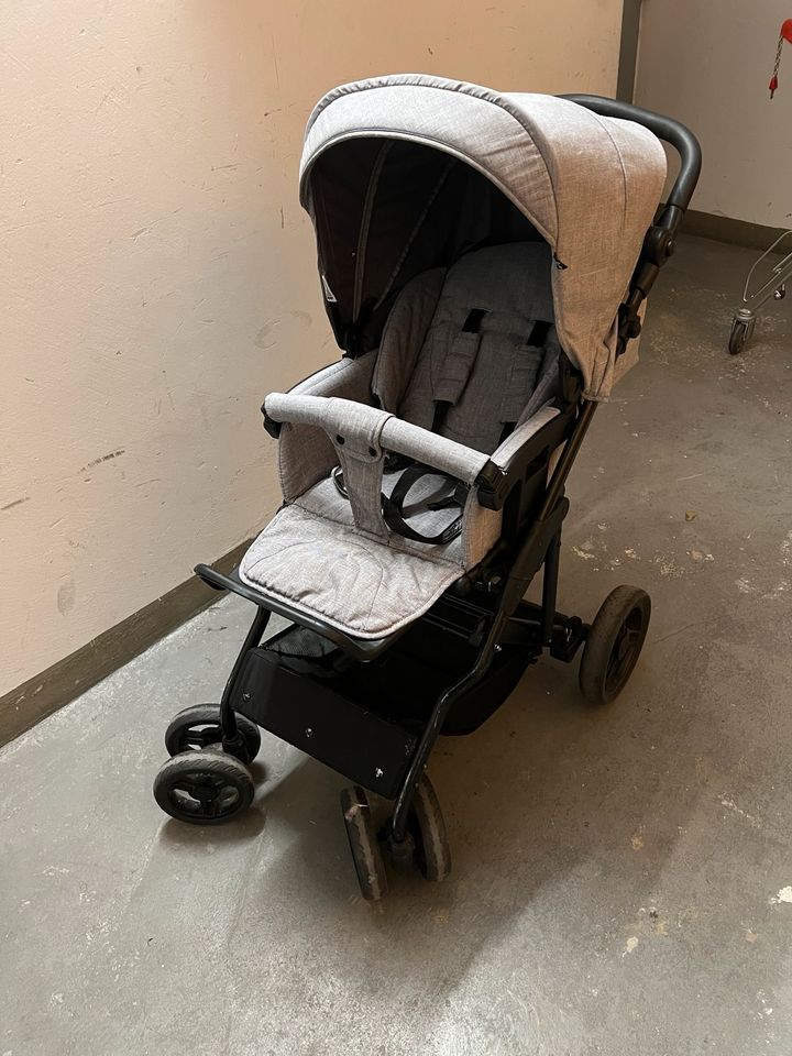 Kinderwagen mit sehr guter Zustand kaum benutzt,3in 1. in Norderstedt