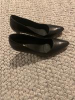 Clarks Pumps Laina Rae Gr.37,5 38 neuwertig schwarz Leder Nordrhein-Westfalen - Heek Vorschau