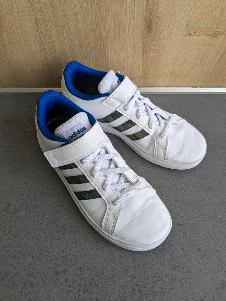 Sneaker / Schuhe Adidas Größe 35 weiß/ grün in Roetgen