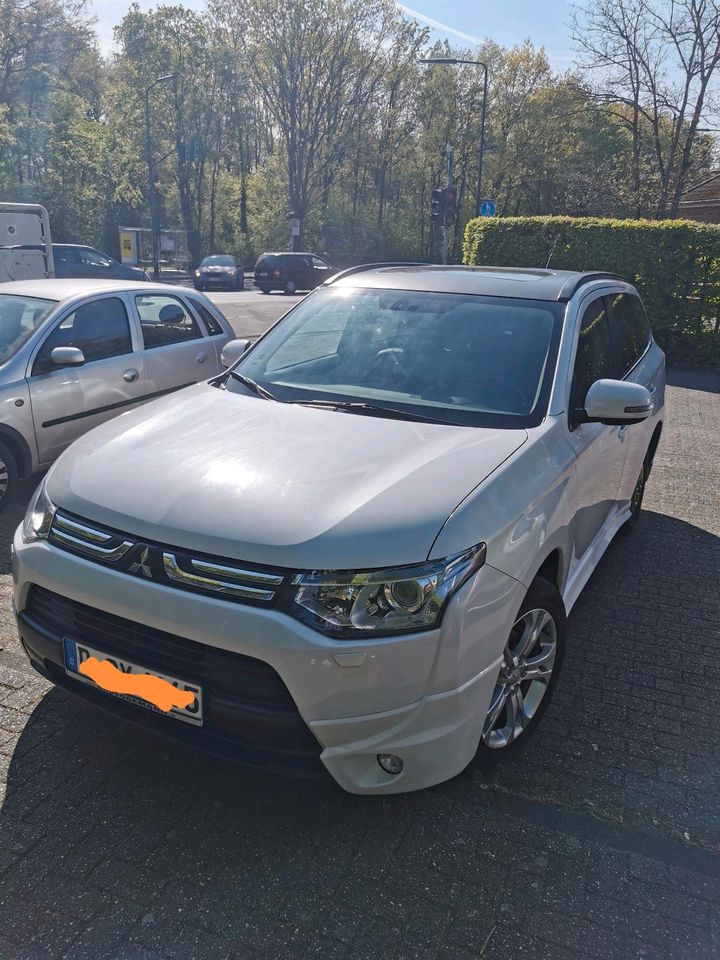 Mitsubishi Outlander 3 / 2.2 Diesel al Rad in Düsseldorf