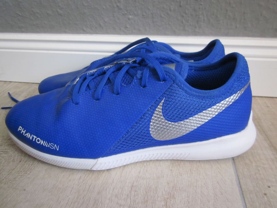 Nike Hallenschuhe - Turnschuhe - Gr. 38 in Itzehoe