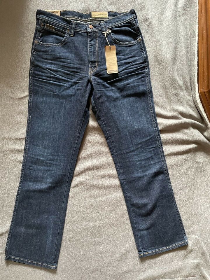 Wrangler 32/30 NEU in Sagard