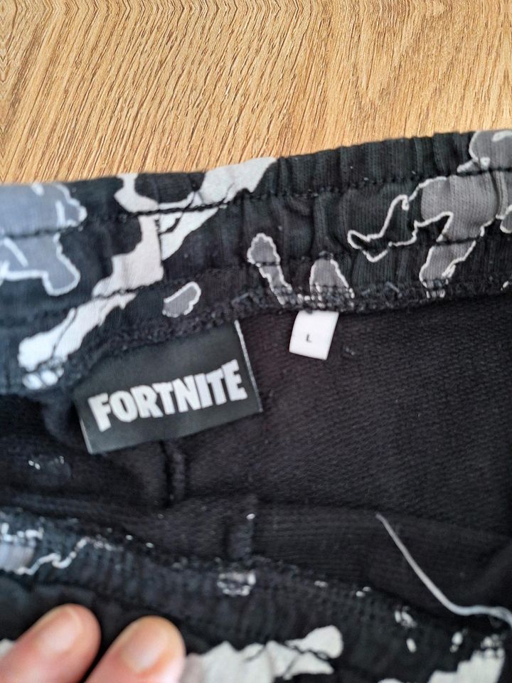 Fortnite kurze Hose Gr L in Hohenmölsen