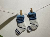 Stricksocken Neugeborene Baby blau weiß Baden-Württemberg - Simmozheim Vorschau