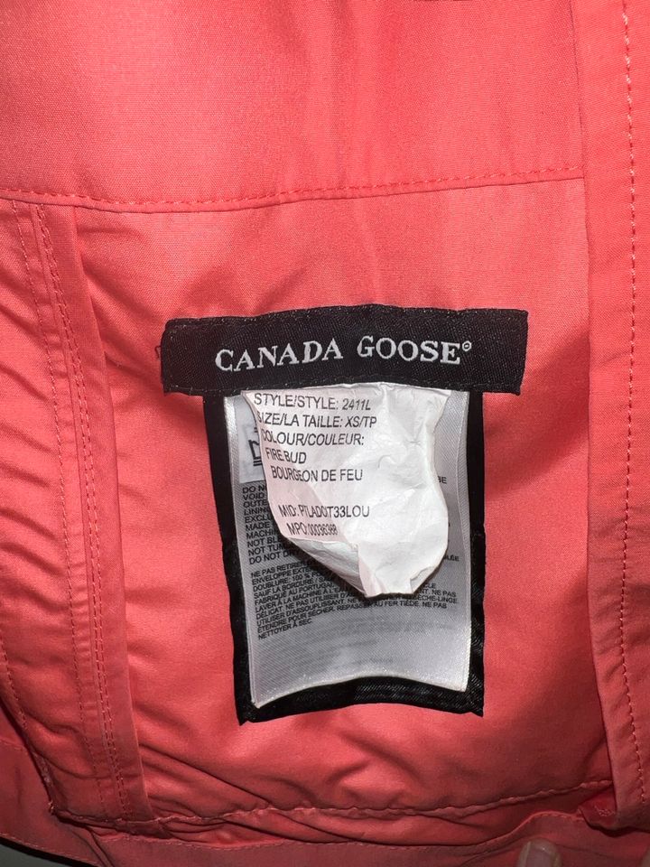 Canada Goose Übergangsjacke Größe XS pink in München