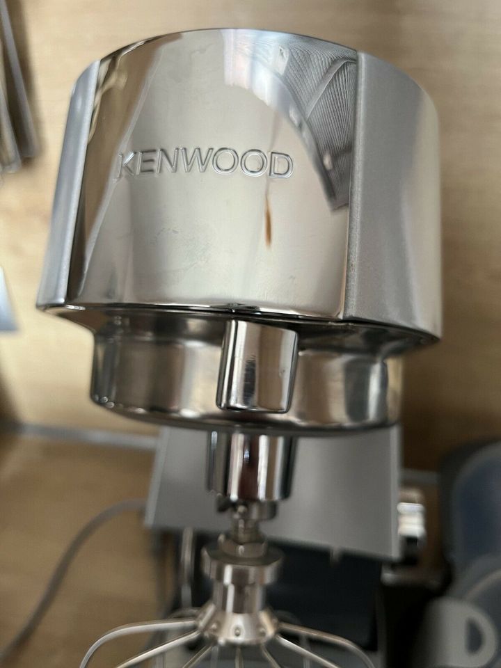 Kenwood KMC 010 Küchenmaschine Chef Major Mixglas Entsafter Titan in Berlin