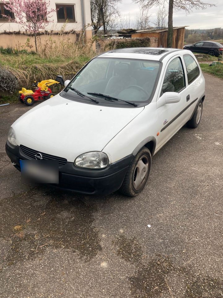 Opel corsa B (swing) in Kenzingen