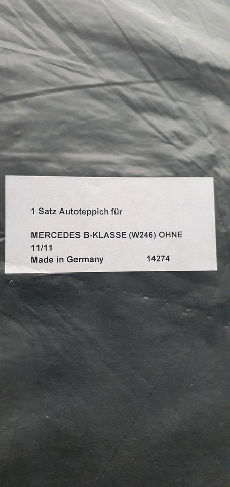 Mercedes-Benz B-Klasse W246 - W242 Neue Fußmatten in Nürnberg (Mittelfr)