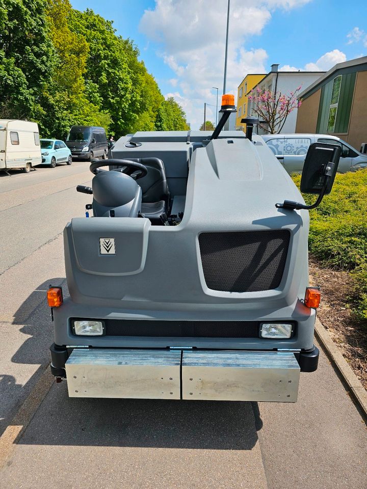 Kärcher B300 Ri Diesel Aufsitz-Kombinationsmaschine in Stuttgart