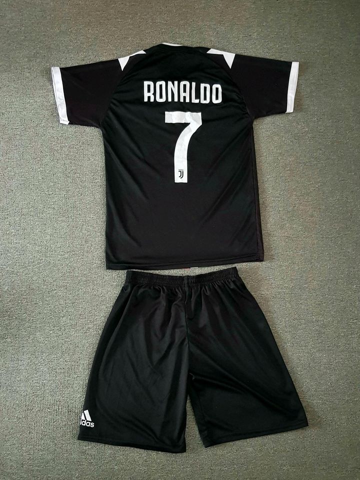 Juventus-, Ronaldo-Trikot in Kiel