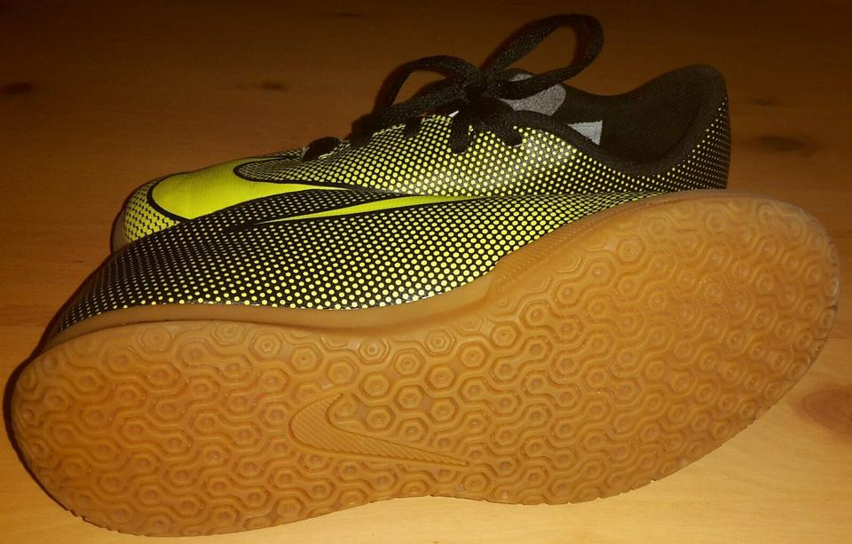 NIKE Kinder Turnschuhe / Kinderschuhe, Gr. 36  - aus 1. Hand in Stadtbergen