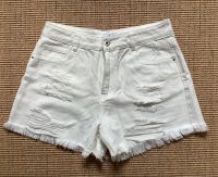 Damen Hose Shorts Bermuda weiß Gr. 40 42 Risse Löcher High Waist Niedersachsen - Delmenhorst Vorschau