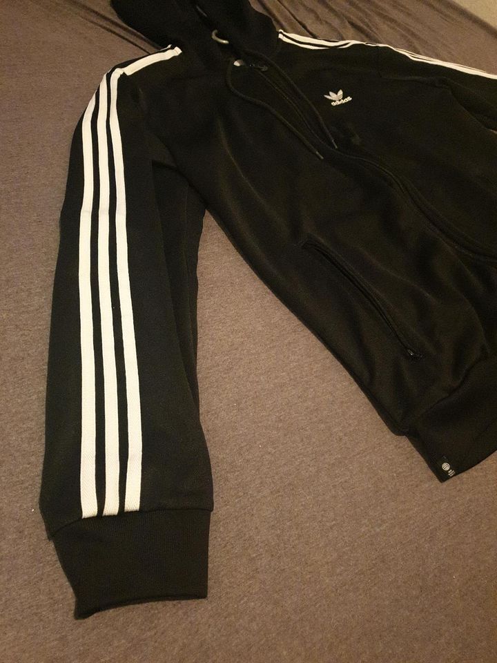 Adidas jacke M in Hannover