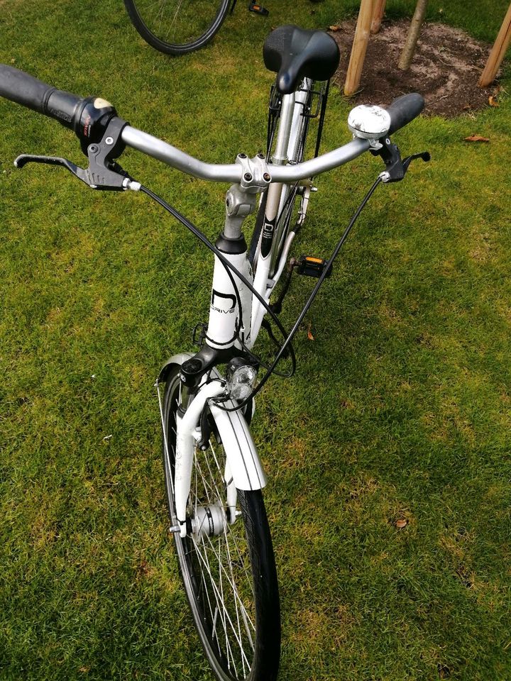 Fahrrad / Citybike 28 Zoll mit 45 Rahmenhöhe weiß in Kiel