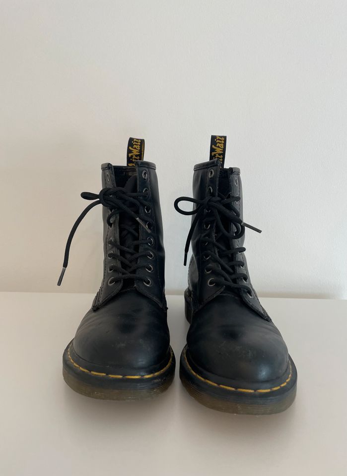 Dr. Martens Schnürstiefel schwarz Größe 38 in Darmstadt