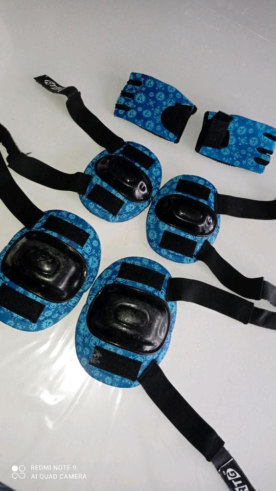 Knieschoner Ellenbogenschoner Kinder Handschoner Handschuhe in Schmelz