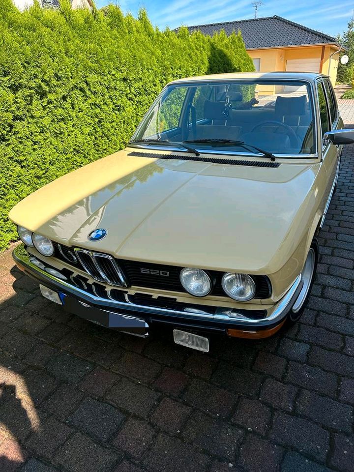 BMW E12 Oldtimer komplett restauriert, super Zustand in Zahna-Elster