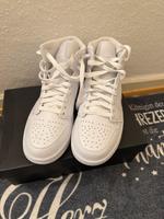 Nike Jordan 1 MID Hessen - Sulzbach Vorschau