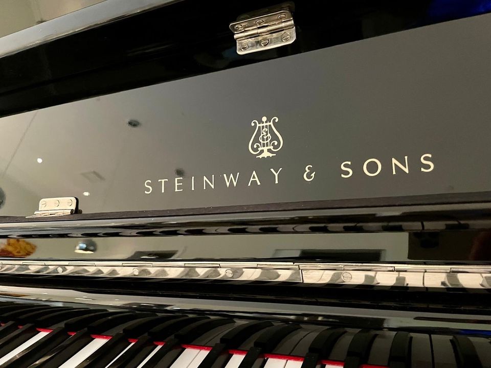Steinway and Sons Klavier Modell F (gebraucht) in München