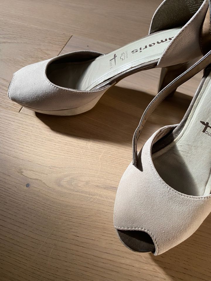 Tamaris Pumps beige taupe in Stuttgart