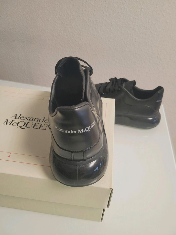 Schuhe / Sneaker  von  Alexander McQuenn in Obertshausen