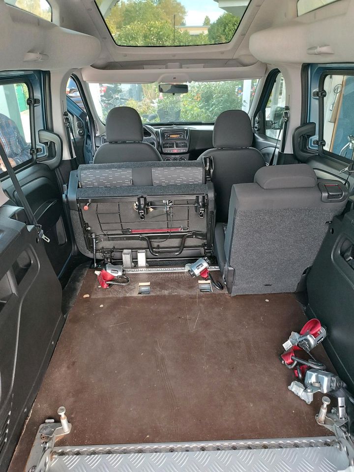 Opel Combo D  behindertengerecht mit Rampe in Ransbach-Baumbach