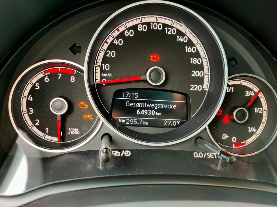 Sportlicher VW UP TSI BlueMotion 90 PS 2018 in Gaggenau