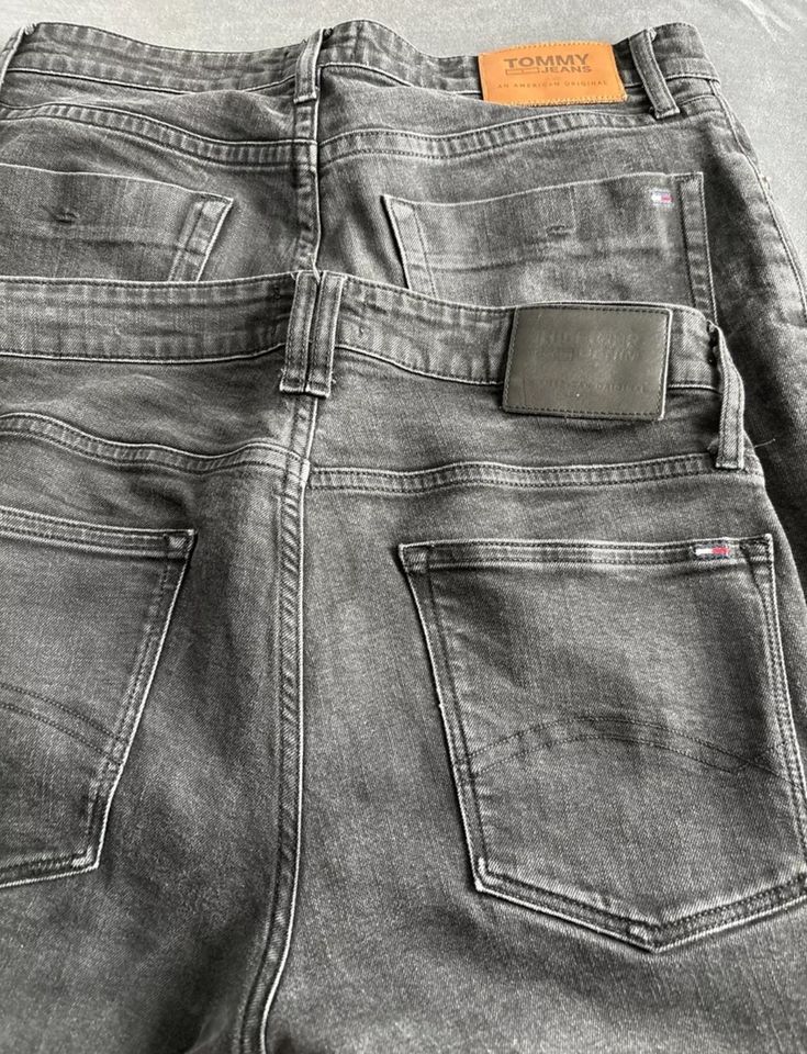 Tommy hilfiger jeans 33/32 Schwarz. 2 Stück in Bargteheide