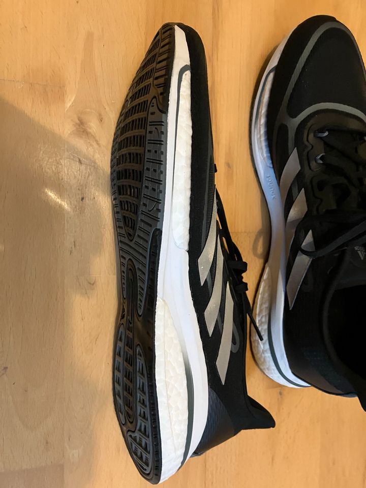 Adidas Supernova + Laufschuhe US 11 EU 10,5 Gr 45 1/3 neu in Bad Saulgau