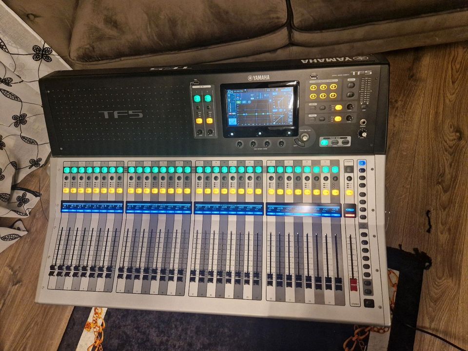 Yamaha tf5 der mixer ist wenig gebraucht in Weil am Rhein