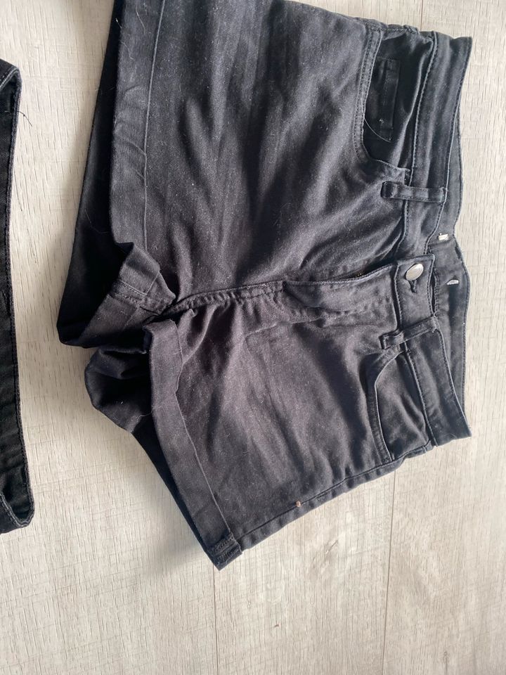 Jeans Shorts schwarz 36 in Bergisch Gladbach