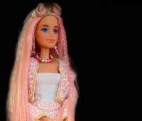 Barbie Extra Puppe mit rosa Haaren und Outfit-Kleidung, Sammeln Niedersachsen - Algermissen Vorschau