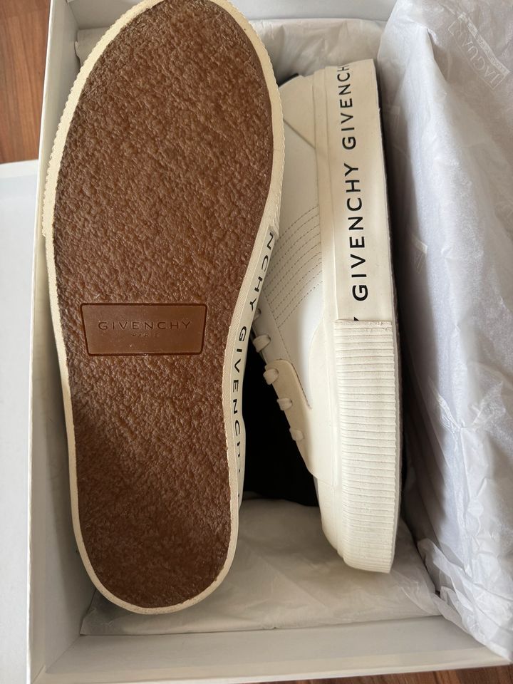 Givenchy Sneaker Größe.42/42,5 in Bremen