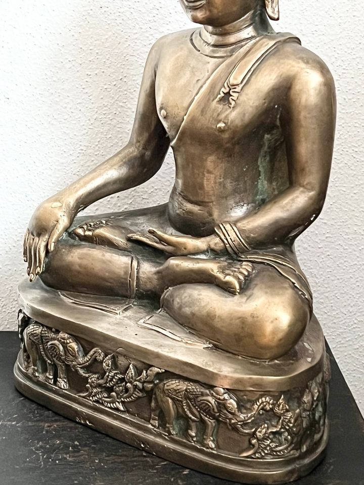 Schöner Buddha mit Elefantenzug. Bronze/Messing 38cm in Neufahrn