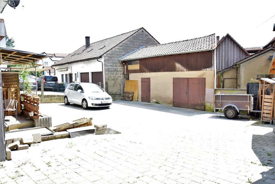 Haus mit 2 Wohnungen (158 m²) und Ladenfläche (92m²) in Plüderhausen in Plüderhausen
