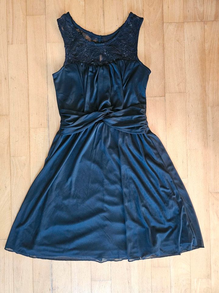 Elegantes Kleid Gr. 32/34 Spitze NEU Cocktailkleid bonprix in Wetter (Ruhr)