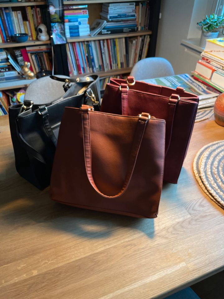 Handtasche Shopper viele Fächer NEU in Berlin