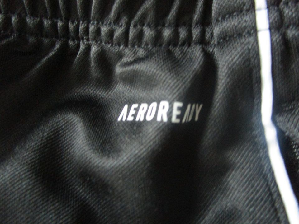 Adidas Hosen AEROREADY Größe S 2 Stück! Neuwertig! Versand möglic in Sankelmark