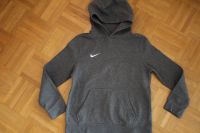 Nike Hoodie, M 137-147, 10-12 Jahre Düsseldorf - Oberkassel Vorschau