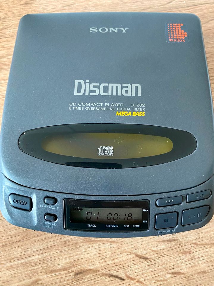 Sony Discman D-202 + OVP + Zubehör + CDs in Görlitz