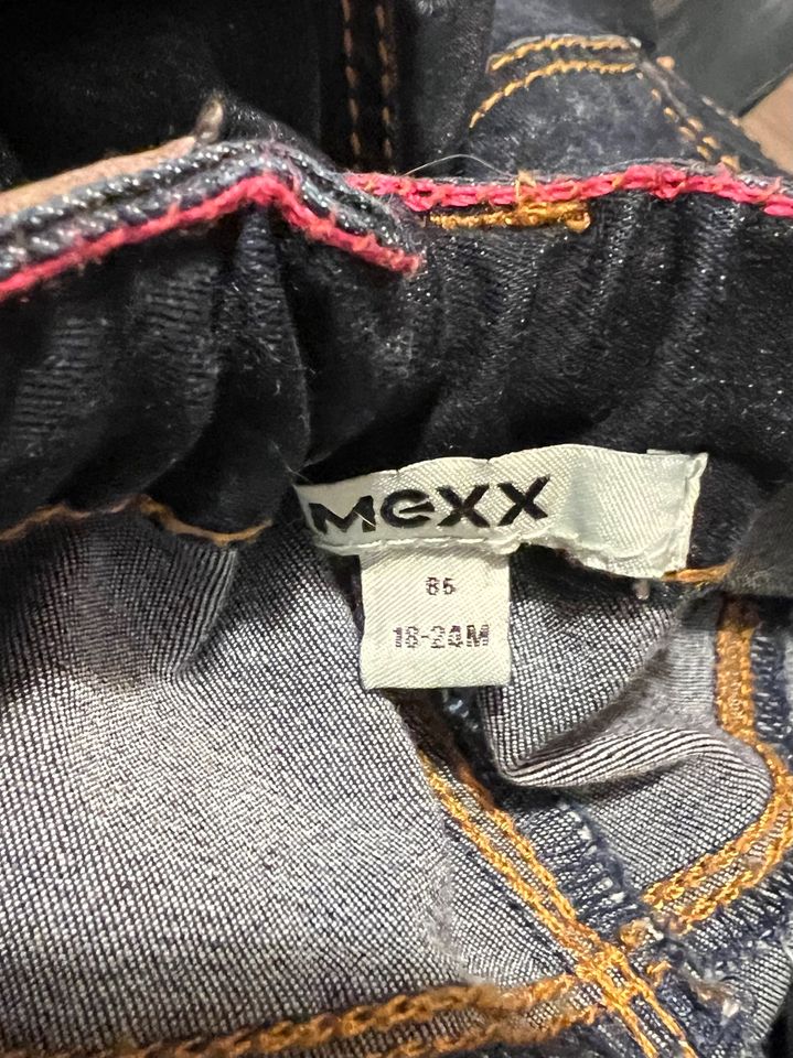 Mexx Mädchen Jeans Gr. 86-92 / 18-24 Mon. Weicher Stoff in Eching (Kr Freising)