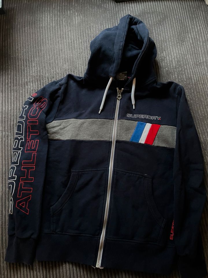 Superdry Sweatshirt Jacke Größe L in Nickenich