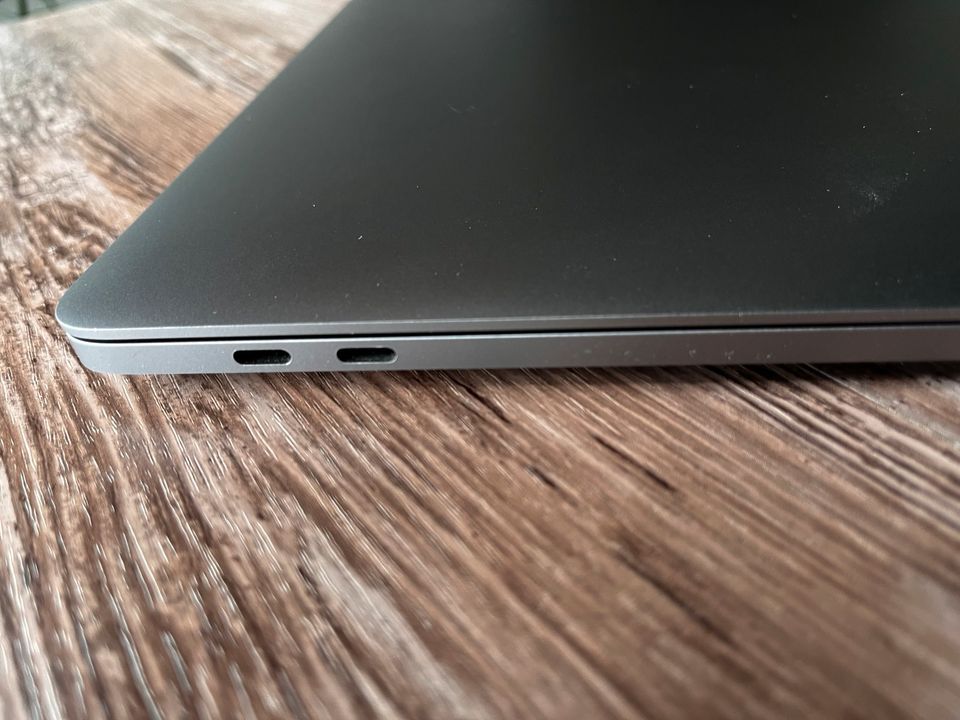 MacBook Pro 15" 2016 | Touchbar | Akku neu | 256 GB SSD in München