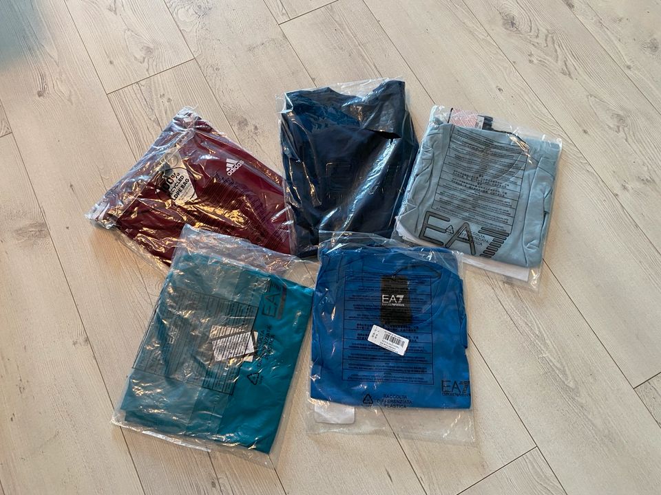 4x Emporio Armani Herren T Shirts NAGELNEU + 1x Adidas in Wilhelmshaven