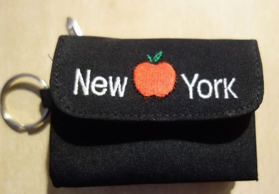 Kleine Tasche New York Big Apple USA Schwarz Täschchen Apfel in Egelsbach