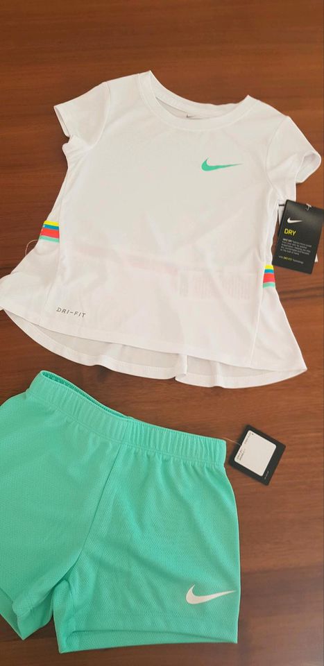 "NEU" Nike Sport Freizeit  2-Teiler T-Shirt & Shorts Gr.  104-110 in Fulda