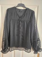 2 Blusen, Vero Moda  + Takko, Gr. M Nordrhein-Westfalen - Menden Vorschau