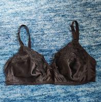 Schwarzer BH ohne Bügel in Gr. 85/C mit Spitze Bochum - Bochum-Mitte Vorschau